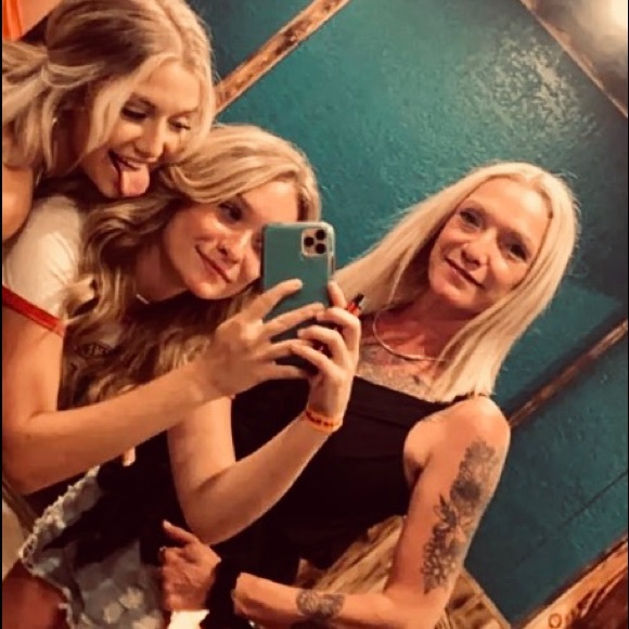 Meet your Posher, Sasha - Picture 17 of 17